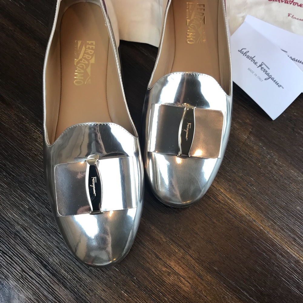Salvatore Ferragamo ‘Elisabella’ Slipper Bow Flats - Picture 4 of 8